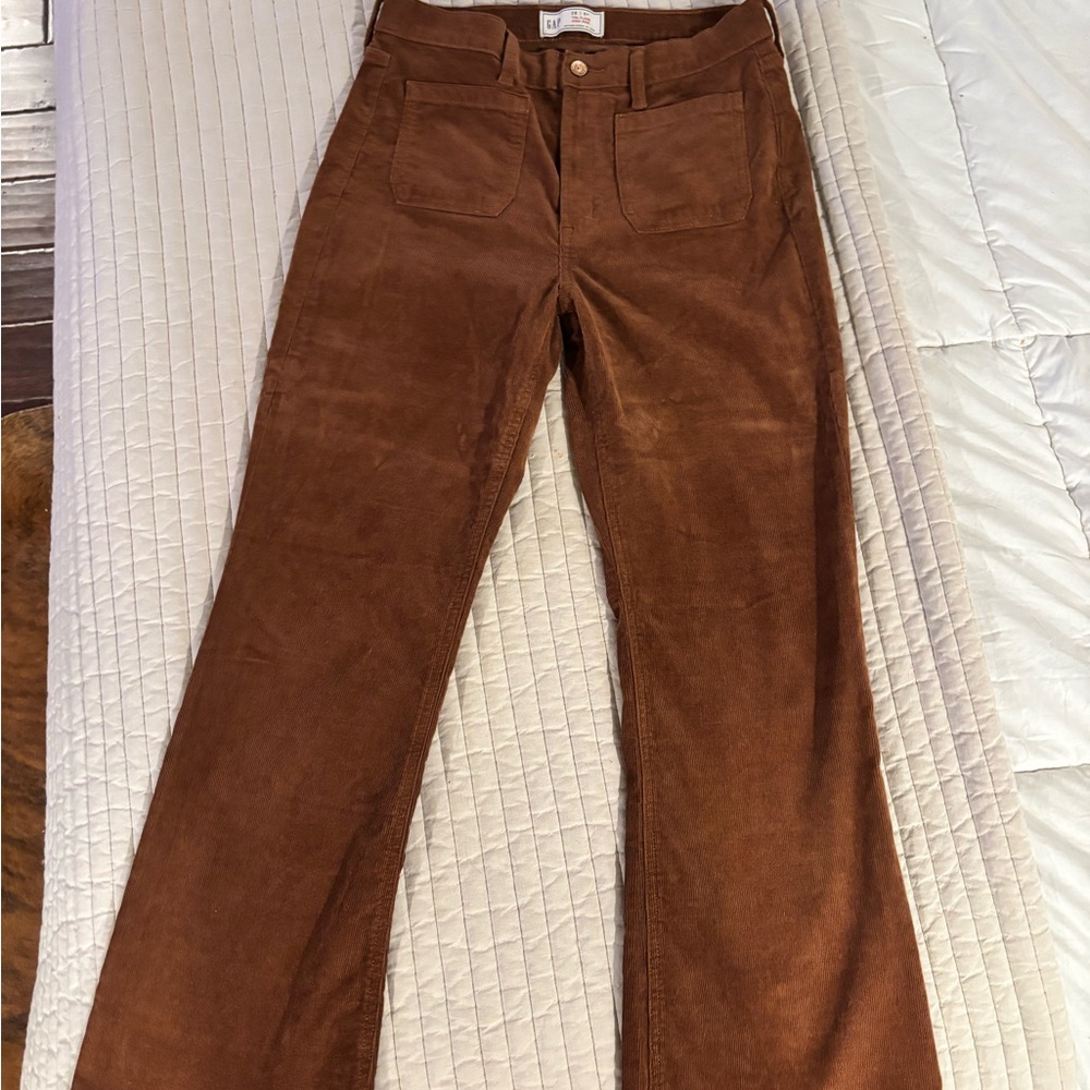 GAP High Rise Corduroy Pants in Rich Brown